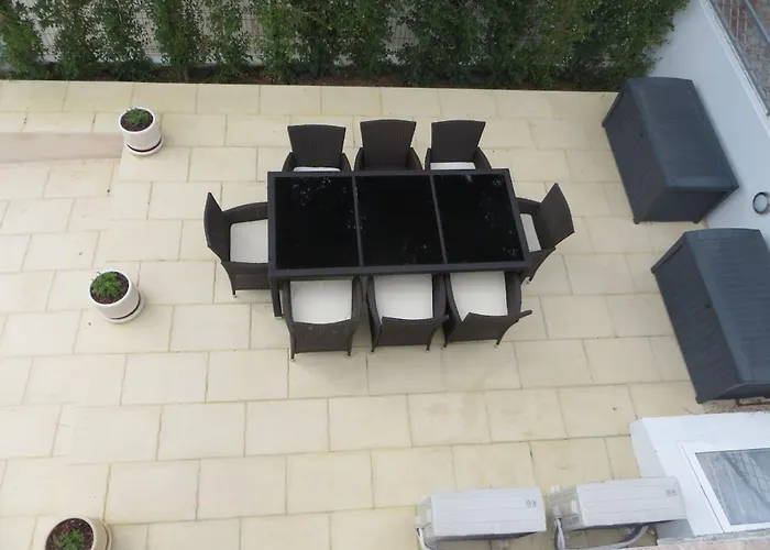 Luxury With Private Pool Walking Distance To And Marina *